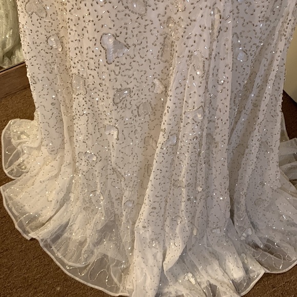 MAC DUGGAL
Hand Embellished Sleeveless Beaded Gown with Sweeping Train - Picture 8 of 15